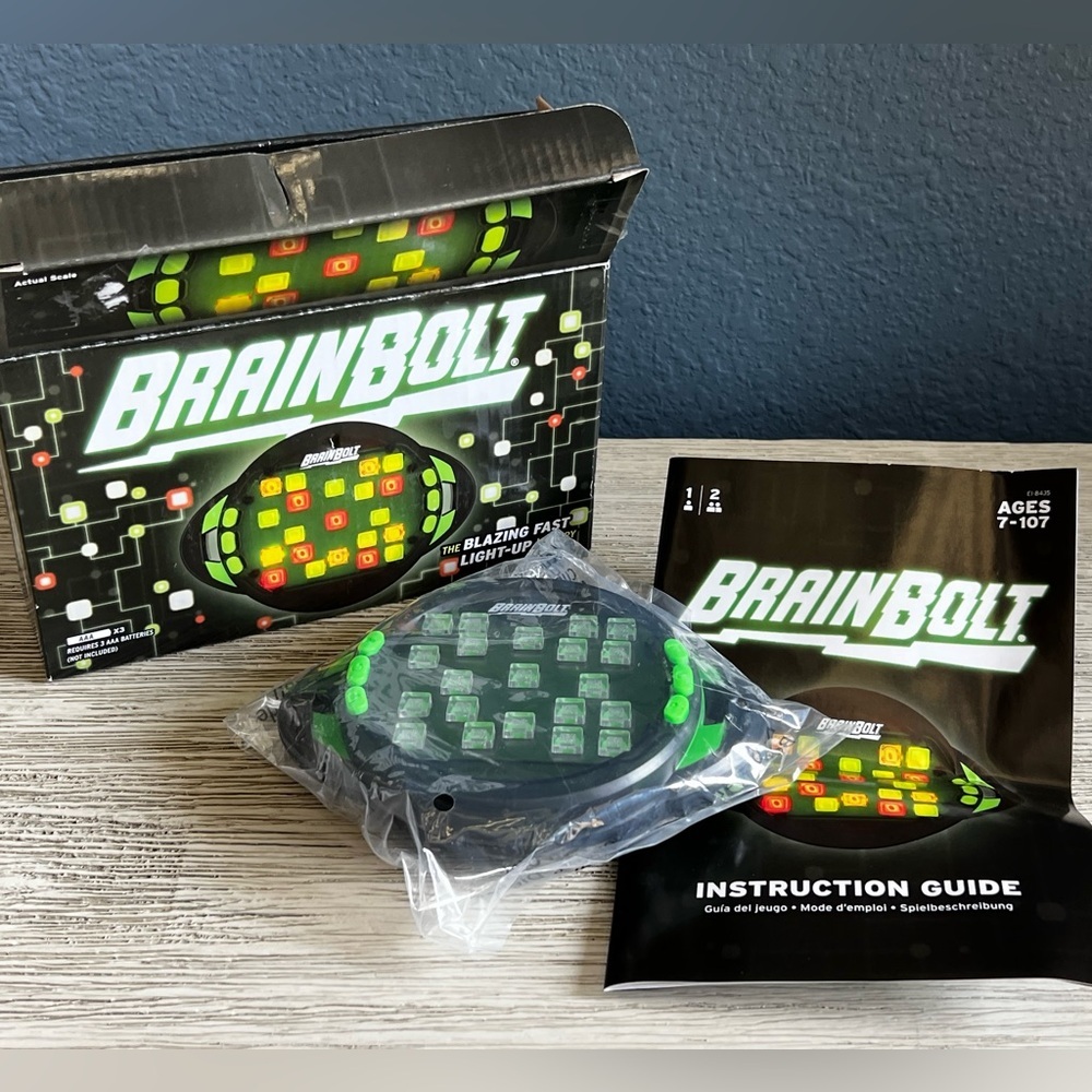 🆕 BrainBolt Light-Up Memory Game - Picture 3 of 3